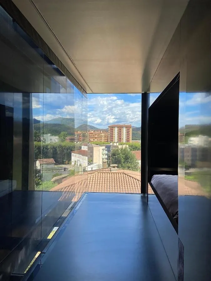 别墅 The Black Line House 奥洛特