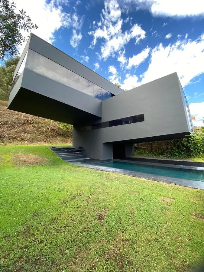The Black Line House 奥洛特 别墅