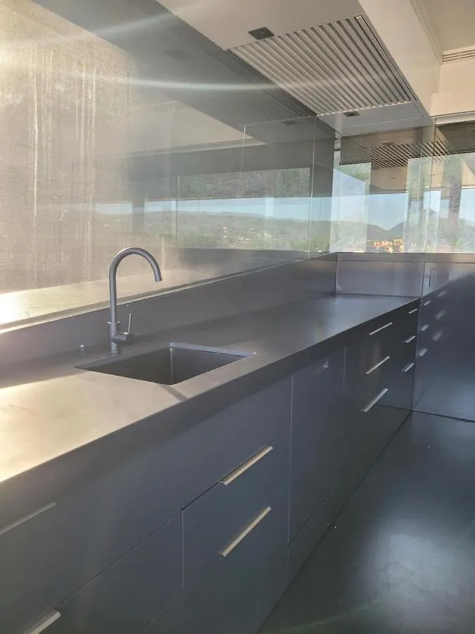 The Black Line House 奥洛特