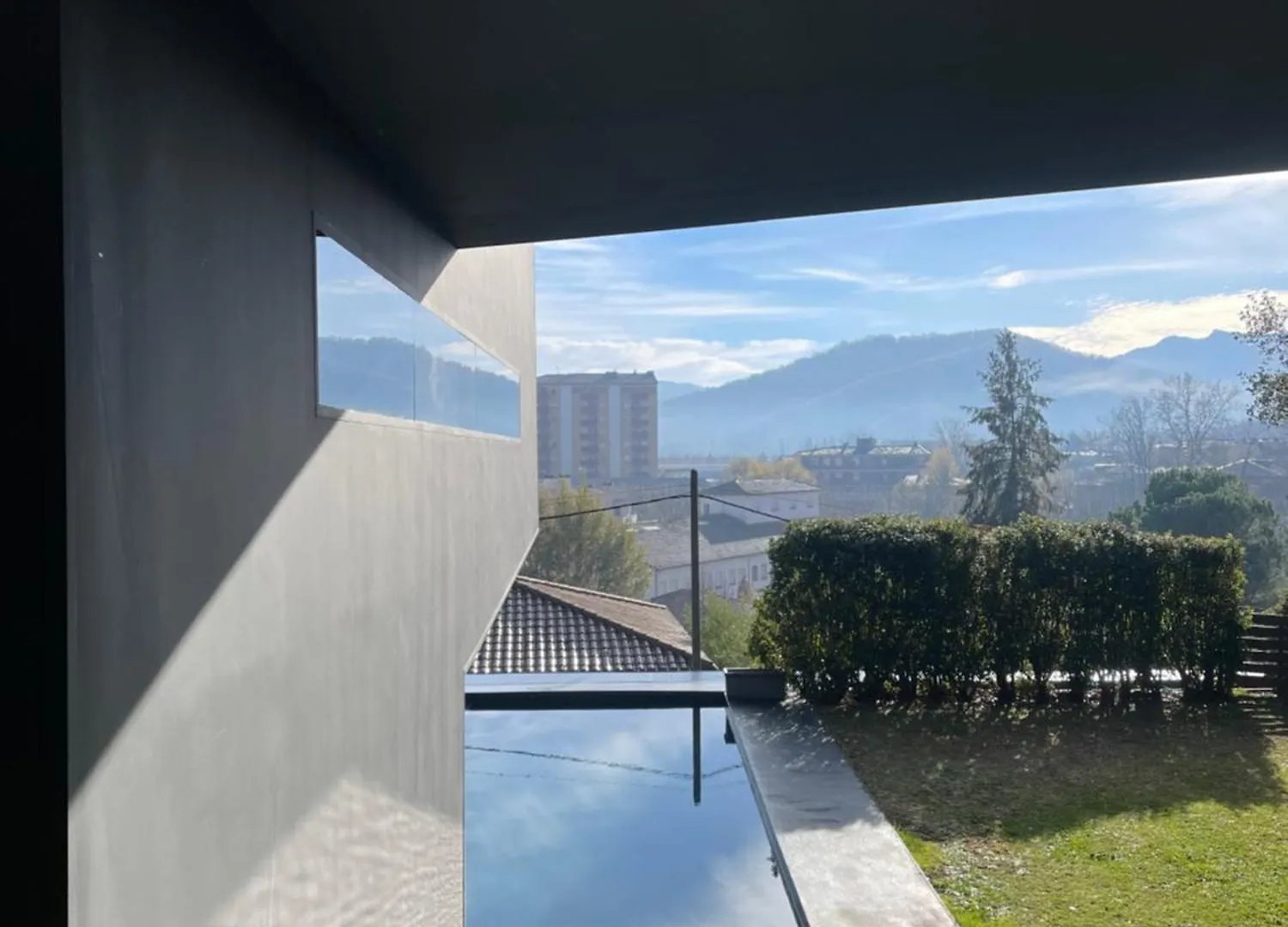 The Black Line House 奥洛特