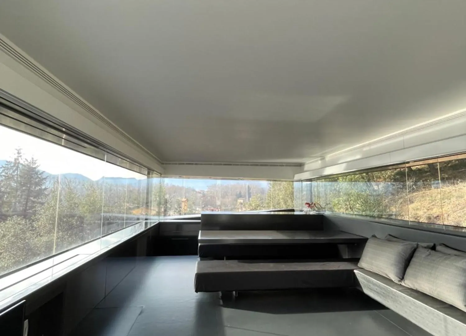 别墅 The Black Line House 奥洛特